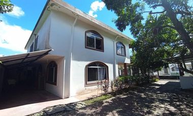 Vendo 2 Casas que funcionan como  Hostal  en la Ciudad Tena