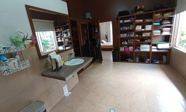 Vendo 2 Casas que funcionan como  Hostal  en la Ciudad Tena