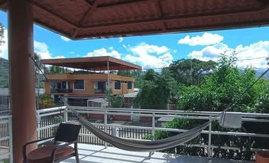 Vendo 2 Casas que funcionan como  Hostal  en la Ciudad Tena