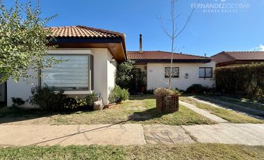 SAN ESTEBAN - VENDE CASA 3D 2B 2E - COND. LOS SOLARES