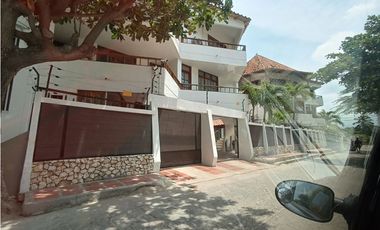 VENTA CASA AMOBLADA CONJUNTO CERRADO CERCA AL MAR RODADERO SUR - E.C.
