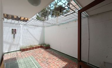 VENTA CASA AMOBLADA CONJUNTO CERRADO CERCA AL MAR RODADERO SUR - E.C.