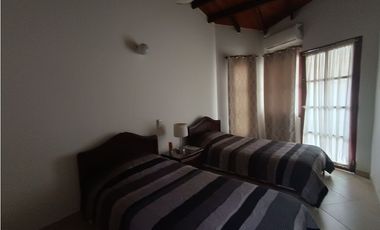 VENTA CASA AMOBLADA CONJUNTO CERRADO CERCA AL MAR RODADERO SUR - E.C.