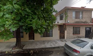 CASA EN VENTA DE REMATE BANCARIO, Alejandro Prieto, Zona Centro, Mante, Tamps., México JMJC12