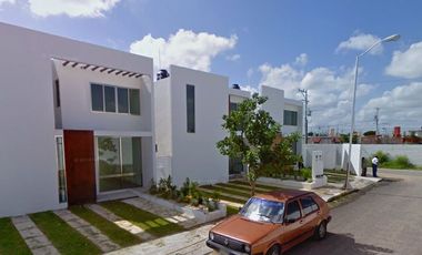 REMATE DE CASA MUY AMPLIA EN MERIDA YUCATAN.