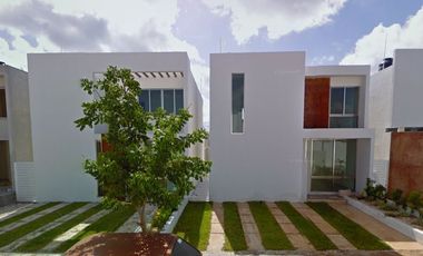 REMATE DE CASA MUY AMPLIA EN MERIDA YUCATAN.