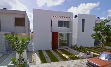 REMATE DE CASA MUY AMPLIA EN MERIDA YUCATAN.