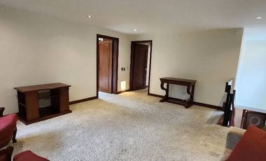 Casa Campestre Estilo Español: Lujo y Confort a las Afueras de Bogotá Descubra esta espectacular casa de estilo español, perfecta para quienes buscan