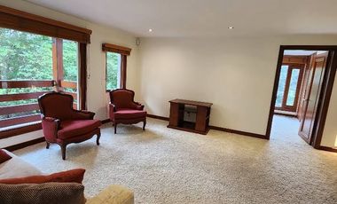 Casa Campestre Estilo Español: Lujo y Confort a las Afueras de Bogotá Descubra esta espectacular casa de estilo español, perfecta para quienes buscan