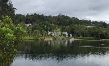 ¡Escápate a la Sabana de Bogotá! Espectacular Cabaña de Lujo en Condominio Exclusivo Imagina despertar cada mañana en un paraíso natural, a solo un pa