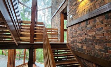 ¡Escápate a la Sabana de Bogotá! Espectacular Cabaña de Lujo en Condominio Exclusivo Imagina despertar cada mañana en un paraíso natural, a solo un pa