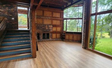 ¡Escápate a la Sabana de Bogotá! Espectacular Cabaña de Lujo en Condominio Exclusivo Imagina despertar cada mañana en un paraíso natural, a solo un pa