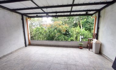 Venta de Casa Bifamiliar – San Antonio de Prado, Rosaleda