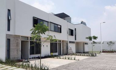 CASA EN RECUPERACIÓN!!! AV. CAMINO REAL A COLIMA