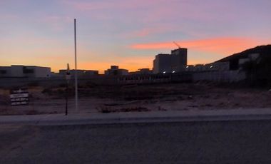 RENTA DE TERRENO COMERCIAL EN JURIQUILLA,  AFLUENCIA PEATONAL Y VEHICULAR