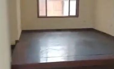 HUANCAYO ALQUILO CASA DE 815m2 AC- 3 PISOS FRENTE A PARQUE COMO OFIC. O VIVIENDA