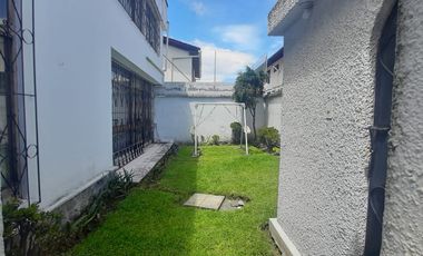 EN VENTA CASA CLÁSICA SECTOR CENTRO COMERCIAL QUICENTRO