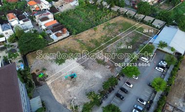 Tanah kavling murah di Seminyak - Lingkungan Hotel dan Villa