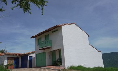 CASA CAMPESTRE EN PINCHOTE - SANTANDER, MUY CERCA DE BARICHARA Y SAN GIL. FINANCIACIÓN DIRECTA SIN ESTUDIO DE CRÉDITO.