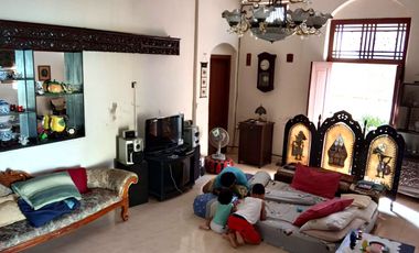 Rumah Klasik Halaman Luas dekat Malioboro