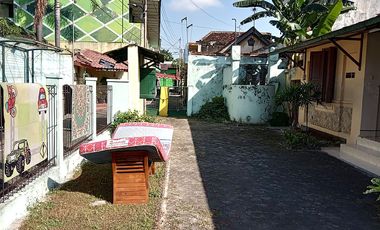 Rumah Klasik Halaman Luas dekat Malioboro