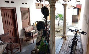 Rumah Klasik Halaman Luas dekat Malioboro
