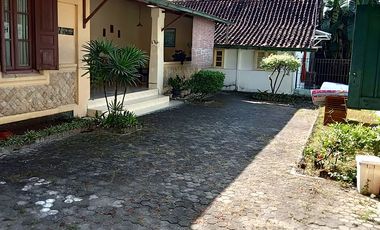 Rumah Klasik Halaman Luas dekat Malioboro