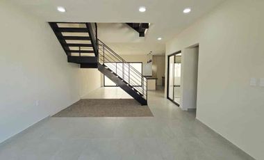 Casa en venta dentro de privada Bosques de la trinidad col plan de ayala