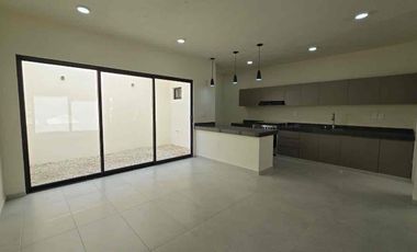 Casa en venta dentro de privada Bosques de la trinidad col plan de ayala