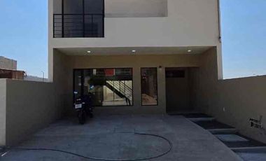 Casa en venta dentro de privada Bosques de la trinidad col plan de ayala