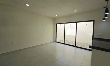 Casa en venta dentro de privada Bosques de la trinidad col plan de ayala