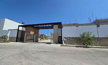 Casa en venta dentro de privada Bosques de la trinidad col plan de ayala