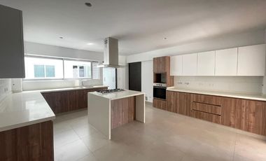 Vendo Amplio Flat de Estreno con Areas Comunes Ubicacion Centrica Chacarilla