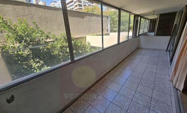 Arriendo amplio depto. 2 dormitorios más estudio con  2 baños.