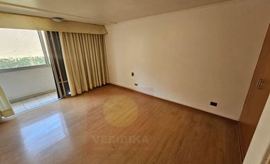 Arriendo amplio depto. 2 dormitorios más estudio con  2 baños.
