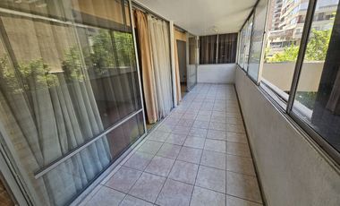 Arriendo amplio depto. 2 dormitorios más estudio con  2 baños.