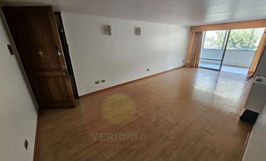 Arriendo amplio depto. 2 dormitorios más estudio con  2 baños.