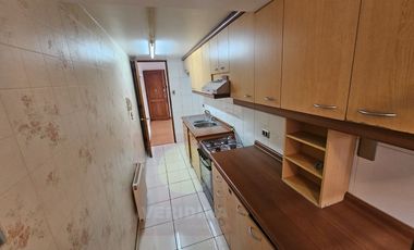 Arriendo amplio depto. 2 dormitorios más estudio con  2 baños.