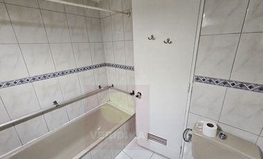 Arriendo amplio depto. 2 dormitorios más estudio con  2 baños.