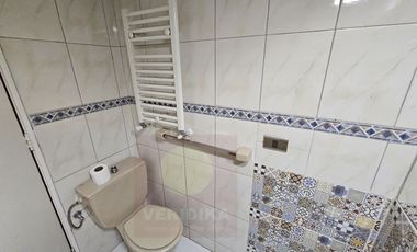 Arriendo amplio depto. 2 dormitorios más estudio con  2 baños.