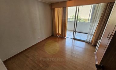 Arriendo amplio depto. 2 dormitorios más estudio con  2 baños.