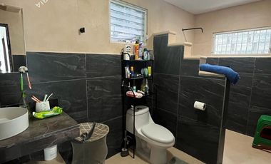 Casa en venta de 2 pisos con 3 recamaras y alberca al Norte de Mérida