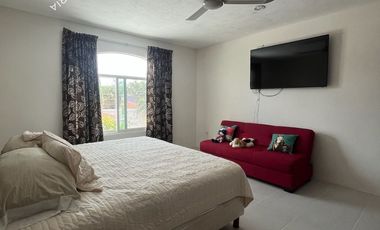 Casa en venta de 2 pisos con 3 recamaras y alberca al Norte de Mérida