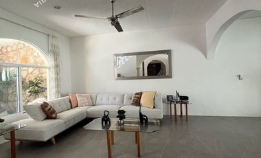 Casa en venta de 2 pisos con 3 recamaras y alberca al Norte de Mérida