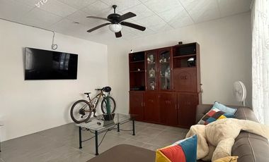 Casa en venta de 2 pisos con 3 recamaras y alberca al Norte de Mérida