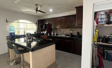 Casa en venta de 2 pisos con 3 recamaras y alberca al Norte de Mérida