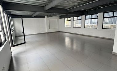 Edificio en Renta en Vista Dorada, Querétaro - 5 Niveles Ideales para Oficinas o Negocios