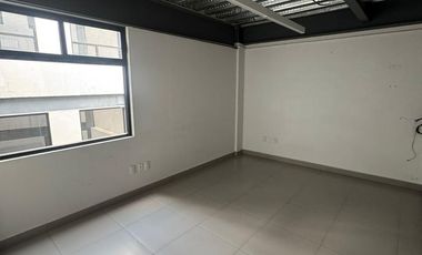 Edificio en Renta en Vista Dorada, Querétaro - 5 Niveles Ideales para Oficinas o Negocios