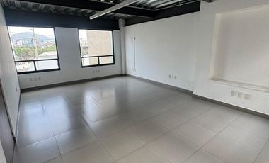 Edificio en Renta en Vista Dorada, Querétaro - 5 Niveles Ideales para Oficinas o Negocios
