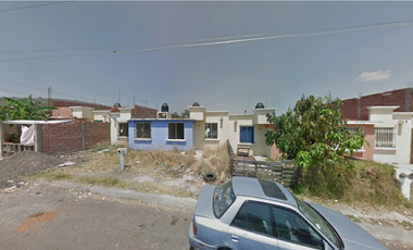 Casa en Fernando Castellanos R, Conjunto Habitacional Ario de Rayón, Mich. ¡No créditos!
